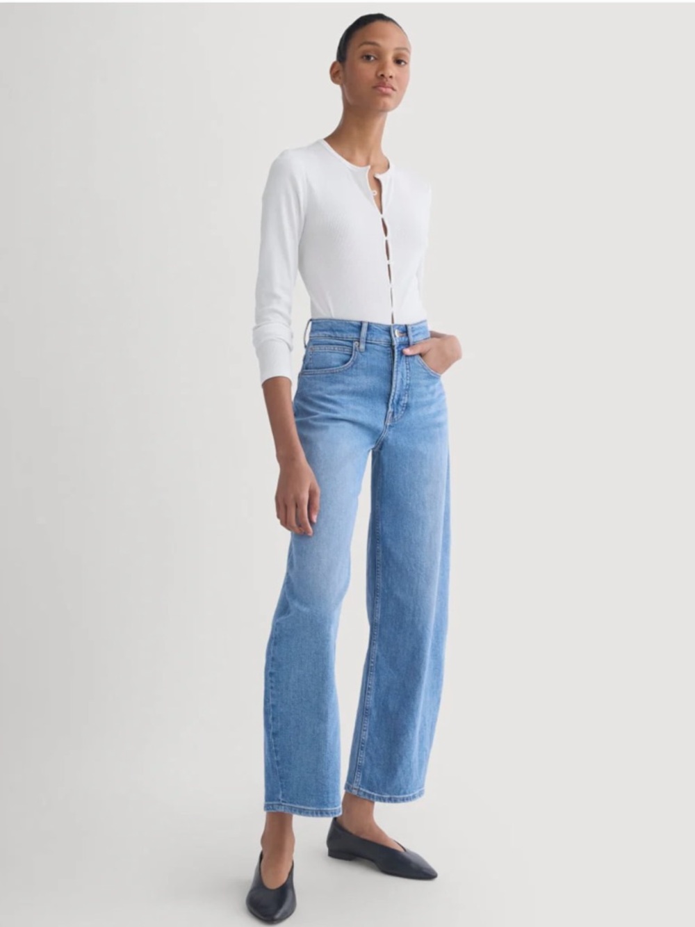 THE WAY-HIGH® CURVE JEAN size 27. Medium wash blue color, inseam 29”